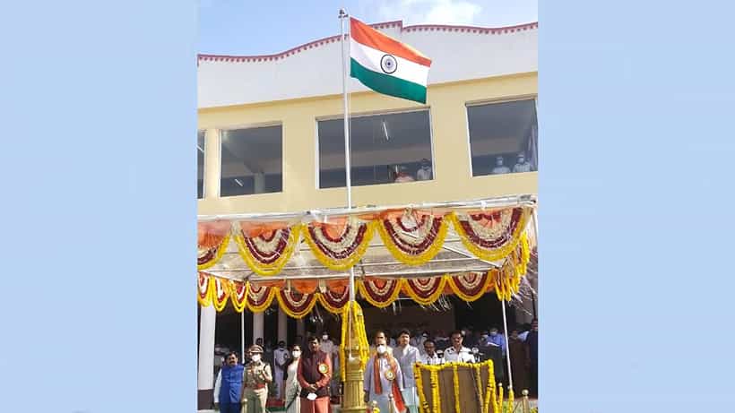 74ನೇ ಕಲ್ಯಾಣ ಕರ್ನಾಟಕ ಉತ್ಸವ: ಸಿಎಂ ಬಸವರಾಜ ಬೊಮ್ಮಾಯಿ ಧ್ವಜಾರೋಹಣ, ವಿವಿಧ ಜಿಲ್ಲೆಗಳಲ್ಲಿ ಸಂಭ್ರಮಾಚರಣೆ