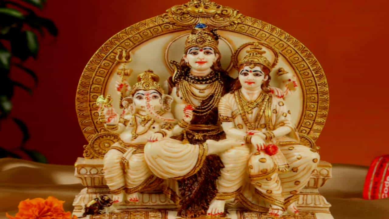 ಶುಕ್ರವಾರ ಗಣೇಶ ಚತುರ್ಥಿ: ಸಕಲ ದೇವಗಣದಲ್ಲಿ ಶ್ರೇಷ್ಠನೂ, ಪ್ರಥಮ ಪೂಜ್ಯನೂ ಆದ ವಿಘ್ನನಿವಾರಕನ ಸೃಷ್ಟಿ ರಹಸ್ಯ ಇಲ್ಲಿದೆ ಶುಕ್ರವಾರ ಗಣೇಶ ಚತುರ್ಥಿ: ಸಕಲ ದೇವಗಣದಲ್ಲಿ ಶ್ರೇಷ್ಠನೂ, ಪ್ರಥಮ ಪೂಜ್ಯನೂ ಆದ ವಿಘ್ನನಿವಾರಕನ ಸೃಷ್ಟಿ ರಹಸ್ಯ ಇಲ್ಲಿದೆ