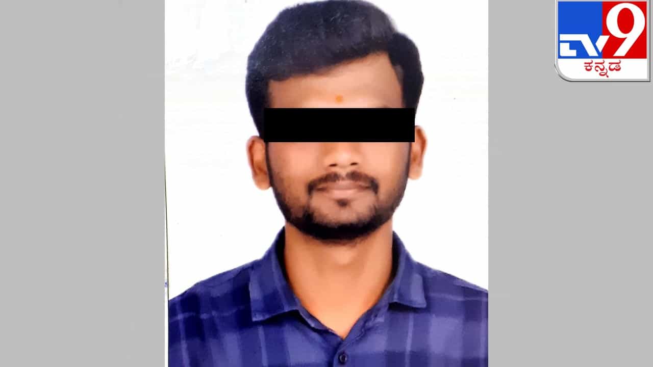 ಬೆಂಗಳೂರು ಬಸ್ನಲ್ಲಿ ಗೀತ ಗೋವಿಂದಂ ಸಿನಿಮಾ ಸ್ಟೈಲ್ನಲ್ಲಿ ಹುಡುಗಿಗೆ ಮುತ್ತು ಕೊಟ್ಟಿದ್ದ ಬಳ್ಳಾರಿಯ ಇಂಜಿನಿಯರ್ ಬಂಧನ ಬೆಂಗಳೂರು ಬಸ್ನಲ್ಲಿ ಗೀತ ಗೋವಿಂದಂ ಸಿನಿಮಾ ಸ್ಟೈಲ್ನಲ್ಲಿ ಹುಡುಗಿಗೆ ಮುತ್ತು ಕೊಟ್ಟಿದ್ದ ಬಳ್ಳಾರಿಯ ಇಂಜಿನಿಯರ್ ಬಂಧನ