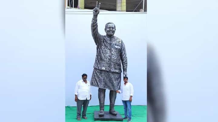 ಗುಜರಿ ವಸ್ತುಗಳಿಂದಲೇ ನಿರ್ಮಾಣವಾಯ್ತು 14 ಅಡಿ ಎತ್ತರದ ಪ್ರಧಾನಿ ನರೇಂದ್ರ ಮೋದಿ ಪ್ರತಿಮೆ! ಗುಜರಿ ವಸ್ತುಗಳಿಂದಲೇ ನಿರ್ಮಾಣವಾಯ್ತು 14 ಅಡಿ ಎತ್ತರದ ಪ್ರಧಾನಿ ನರೇಂದ್ರ ಮೋದಿ ಪ್ರತಿಮೆ!