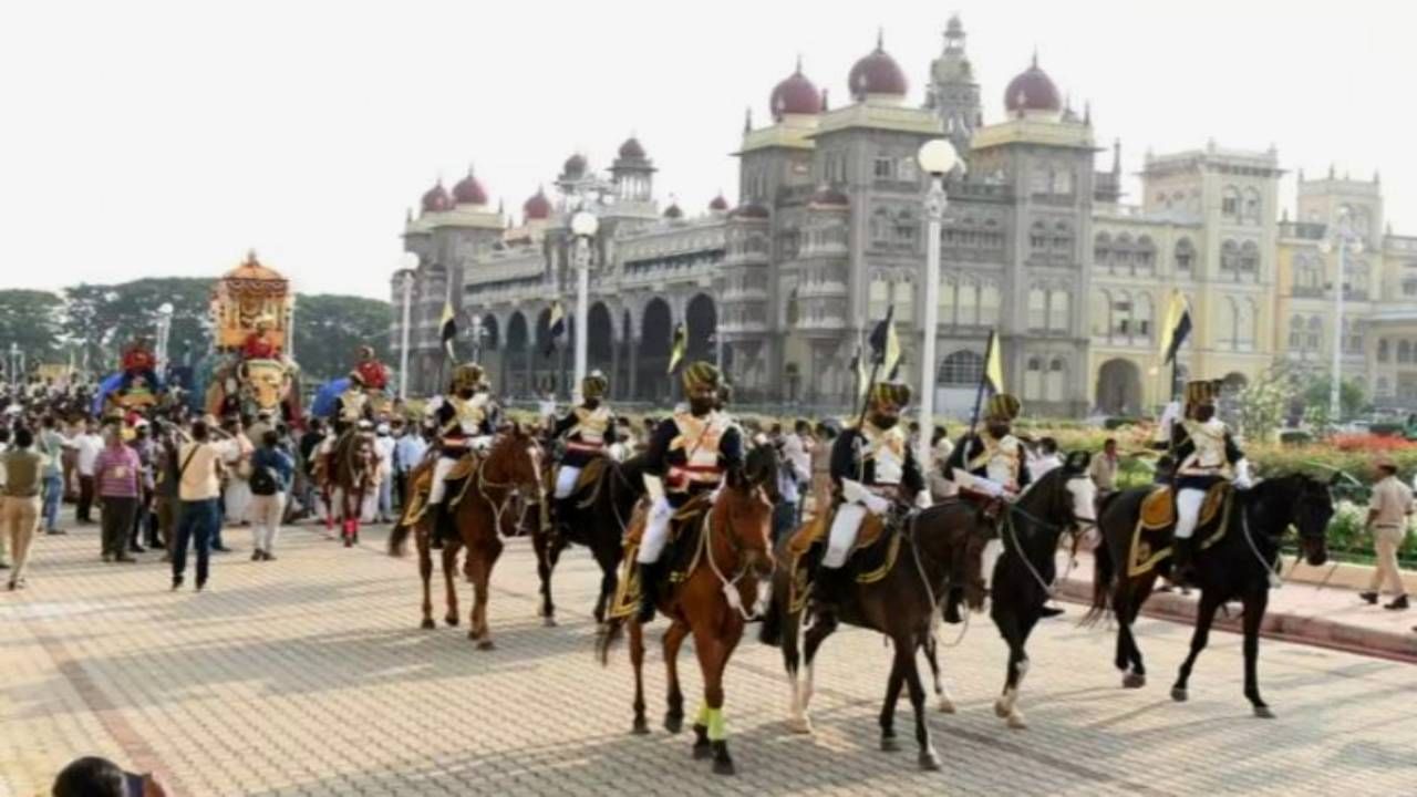 Mysore Dasara 2021: ಕೊರೊನಾದಿಂದ ಜಟ್ಟಿ‌ ಕಾಳಗಕ್ಕೆ ಬ್ರೇಕ್: ಅರಮನೆಯ ಪಾರಂಪರಿಕ ದಸರಾ ಕಾರ್ಯಕ್ರಮ ಲಿಸ್ಟ್​ ಇಲ್ಲಿದೆ