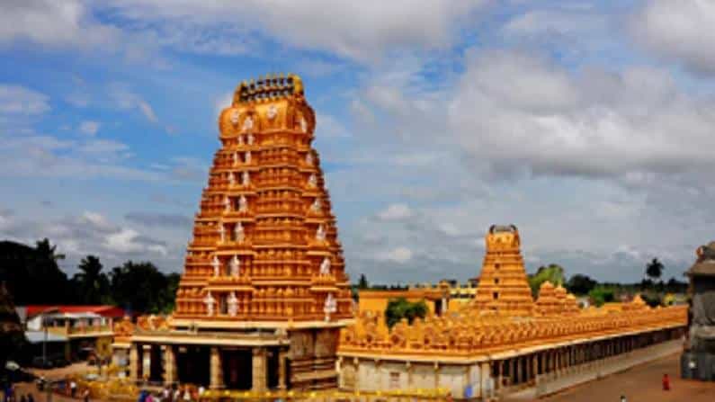 ಮೈಸೂರು: ಲಾಕ್ಡೌನ್ ನಂತರ ಕೋಟ್ಯಾಧೀಶನಾದ ನಂಜುಂಡೇಶ್ವರ; ಒಂದೇ ತಿಂಗಳಲ್ಲಿ ಕಾಣಿಕೆ ಹುಂಡಿ ಭರ್ತಿ ಮೈಸೂರು: ಲಾಕ್ಡೌನ್ ನಂತರ ಕೋಟ್ಯಾಧೀಶನಾದ ನಂಜುಂಡೇಶ್ವರ; ಒಂದೇ ತಿಂಗಳಲ್ಲಿ ಕಾಣಿಕೆ ಹುಂಡಿ ಭರ್ತಿ