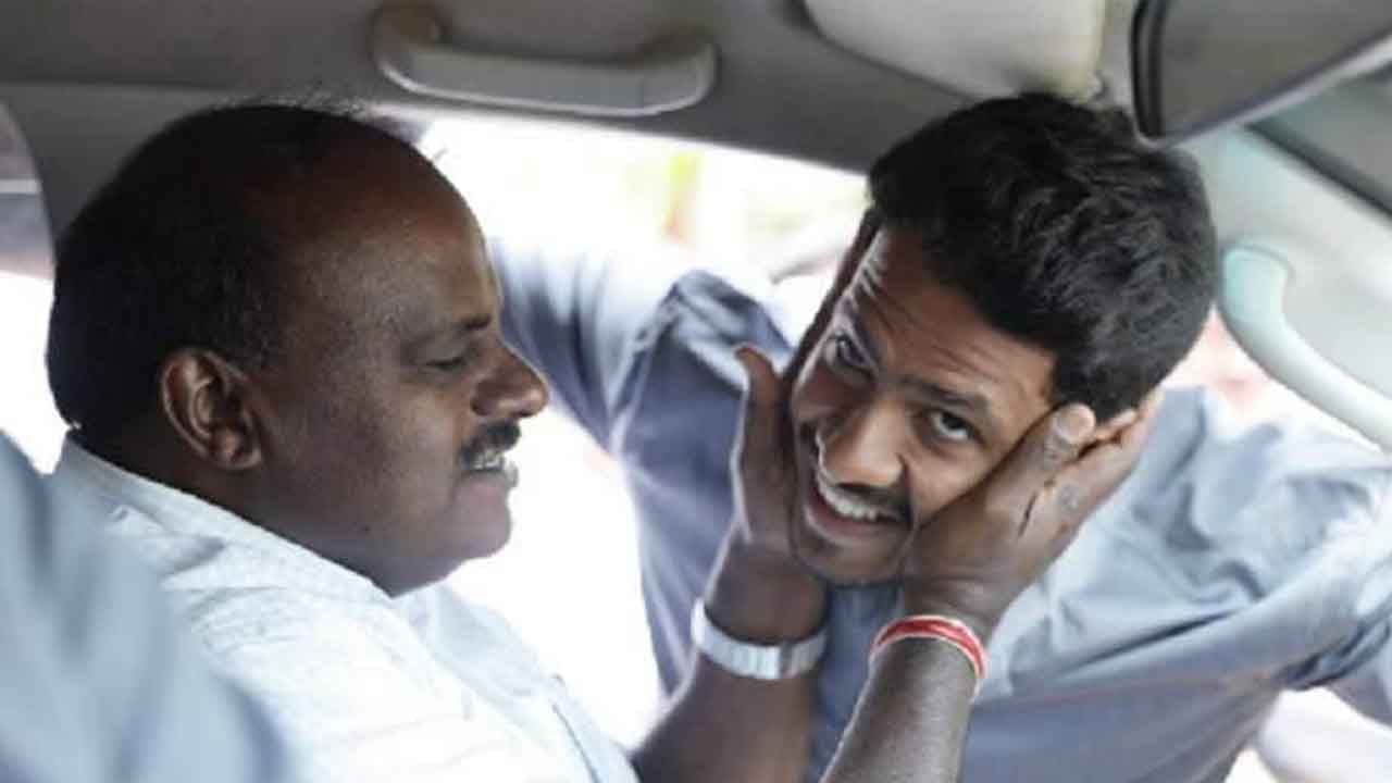 ‘ನನ್ನ ಜೀವನದಲ್ಲಿ ಇನ್ನೊಂದು ಶುಭ ಘಳಿಗೆ ಬಂದಿದೆ’; ತಾತನಾದ ಖುಷಿ ಹಂಚಿಕೊಂಡ ಕುಮಾರಸ್ವಾಮಿ ‘ನನ್ನ ಜೀವನದಲ್ಲಿ ಇನ್ನೊಂದು ಶುಭ ಘಳಿಗೆ ಬಂದಿದೆ’; ತಾತನಾದ ಖುಷಿ ಹಂಚಿಕೊಂಡ ಕುಮಾರಸ್ವಾಮಿ