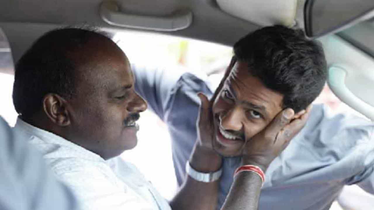 ‘ನನ್ನ ಜೀವನದಲ್ಲಿ ಇನ್ನೊಂದು ಶುಭ ಘಳಿಗೆ ಬಂದಿದೆ’; ತಾತನಾದ ಖುಷಿ ಹಂಚಿಕೊಂಡ ಕುಮಾರಸ್ವಾಮಿ ‘ನನ್ನ ಜೀವನದಲ್ಲಿ ಇನ್ನೊಂದು ಶುಭ ಘಳಿಗೆ ಬಂದಿದೆ’; ತಾತನಾದ ಖುಷಿ ಹಂಚಿಕೊಂಡ ಕುಮಾರಸ್ವಾಮಿ