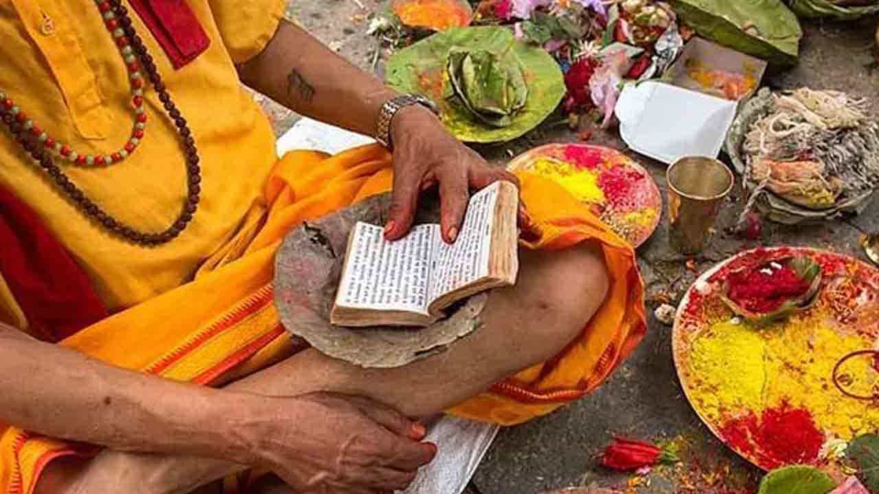 Pitru Paksha 2021: ಪಿತೃಪಕ್ಷದ ಮಹತ್ವವೇನು? ಅದನ್ನು ಅರ್ಥಪೂರ್ಣವಾಗಿ ಆಚರಿಸೋದು ಹೇಗೆ? Pitru Paksha 2021: ಪಿತೃಪಕ್ಷದ ಮಹತ್ವವೇನು? ಅದನ್ನು ಅರ್ಥಪೂರ್ಣವಾಗಿ ಆಚರಿಸೋದು ಹೇಗೆ?
