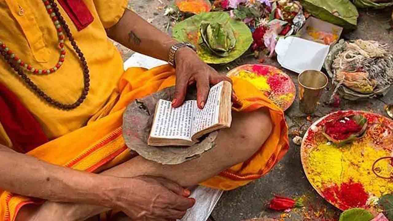 Pitru Paksha 2021: ಪಿತೃಪಕ್ಷದ ಮಹತ್ವವೇನು? ಅದನ್ನು ಅರ್ಥಪೂರ್ಣವಾಗಿ ಆಚರಿಸೋದು ಹೇಗೆ? Pitru Paksha 2021: ಪಿತೃಪಕ್ಷದ ಮಹತ್ವವೇನು? ಅದನ್ನು ಅರ್ಥಪೂರ್ಣವಾಗಿ ಆಚರಿಸೋದು ಹೇಗೆ?