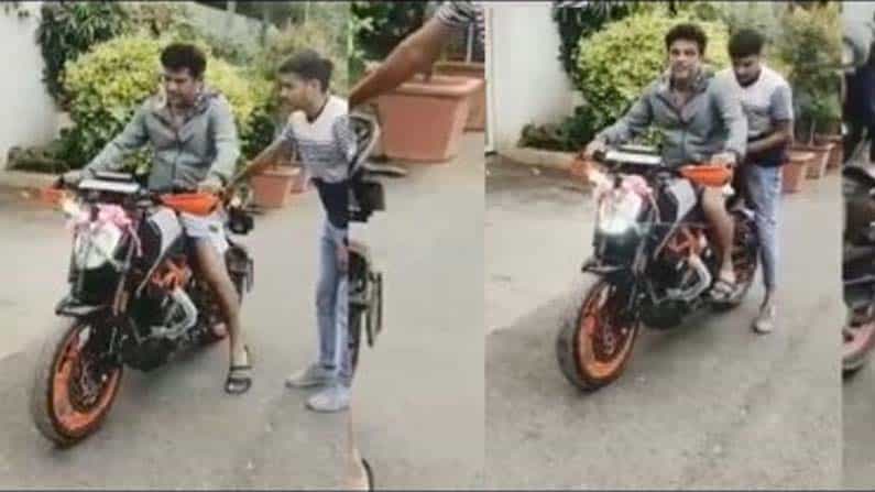 ಅಭಿಮಾನಿಯ ಬೈಕ್ ಓಡಿಸಿದ ಶಿವರಾಜ್ಕುಮಾರ್; ವಿಡಿಯೋ ವೈರಲ್ ಅಭಿಮಾನಿಯ ಬೈಕ್ ಓಡಿಸಿದ ಶಿವರಾಜ್ಕುಮಾರ್; ವಿಡಿಯೋ ವೈರಲ್