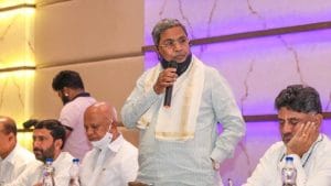 ಮೈಸೂರು ರೇಪ್ ಪ್ರಕರಣ ಚರ್ಚೆ ವೇಳೆ ಸದನದಲ್ಲಿ ಬಿಚ್ಚಿಕೊಂಡ ವಿಪಕ್ಷ ನಾಯಕ ಸಿದ್ದರಾಮಯ್ಯ ಪಂಚೆ; ಮುಂದೇನಾಯ್ತು?