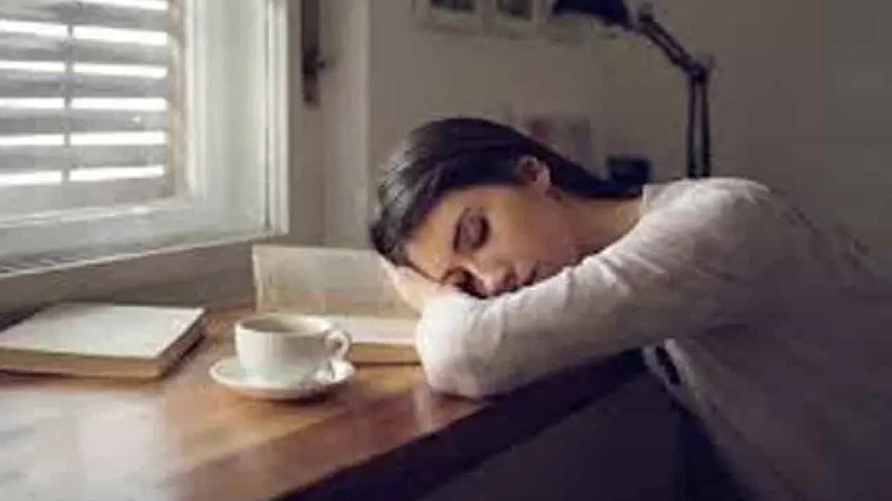 Power Nap: ಹಗಲಲ್ಲಿ ಮಲಗುವ ಅಭ್ಯಾಸ ಇದೆಯೇ? ಈ 5 ಆರೋಗ್ಯಯುತ ಬದಲಾವಣೆಯ ಬಗ್ಗೆ ತಿಳಿಯಿರಿ Power Nap: ಹಗಲಲ್ಲಿ ಮಲಗುವ ಅಭ್ಯಾಸ ಇದೆಯೇ? ಈ 5 ಆರೋಗ್ಯಯುತ ಬದಲಾವಣೆಯ ಬಗ್ಗೆ ತಿಳಿಯಿರಿ