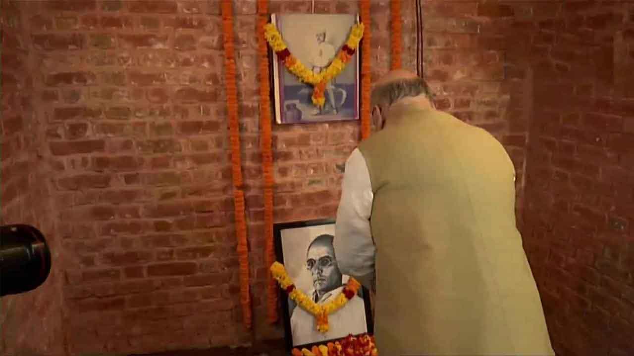 ಅಂಡಮಾನ್ ಮತ್ತು ನಿಕೋಬಾರ್ ದ್ವೀಪದಲ್ಲಿ ಸಾವರ್ಕರ್ ಇದ್ದ ಜೈಲಿಗೆ ಭೇಟಿ ಗೌರವ ನಮನ ಸಲ್ಲಿಸಿದ ಅಮಿತ್ ಶಾ ಅಂಡಮಾನ್ ಮತ್ತು ನಿಕೋಬಾರ್ ದ್ವೀಪದಲ್ಲಿ ಸಾವರ್ಕರ್ ಇದ್ದ ಜೈಲಿಗೆ ಭೇಟಿ ಗೌರವ ನಮನ ಸಲ್ಲಿಸಿದ ಅಮಿತ್ ಶಾ