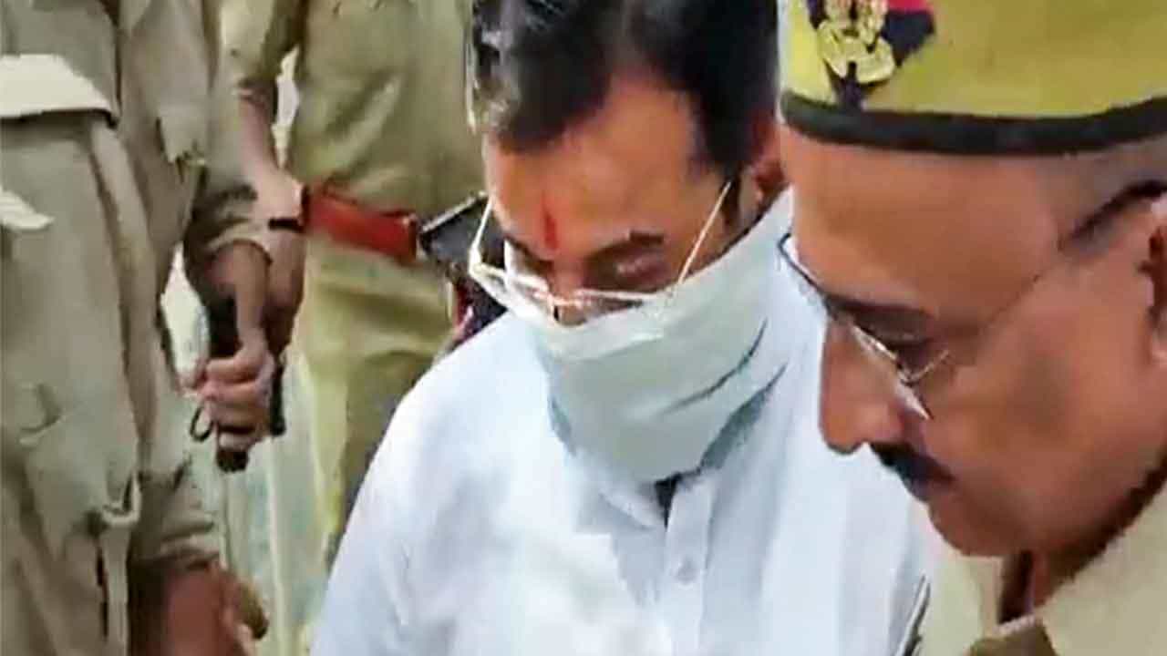 Lakhimpur Kheri violence ಆಶಿಶ್ ಮಿಶ್ರಾ 3 ದಿನ ಪೊಲೀಸ್ ವಶಕ್ಕೆ; ಉತ್ತರ ಪ್ರದೇಶದ ನ್ಯಾಯಾಲಯ ಆದೇಶ Lakhimpur Kheri violence ಆಶಿಶ್ ಮಿಶ್ರಾ 3 ದಿನ ಪೊಲೀಸ್ ವಶಕ್ಕೆ; ಉತ್ತರ ಪ್ರದೇಶದ ನ್ಯಾಯಾಲಯ ಆದೇಶ