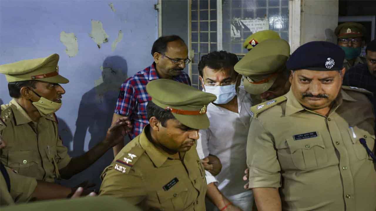 Lakhimpur Kheri violence ಎರಡನೇ ಎಫ್ಐಆರ್ ಪ್ರಕಾರ ಬಿಜೆಪಿ ಕಾರ್ಯಕರ್ತರ ಮೇಲೆ ದಾಳಿ ಮಾಡಿದ್ದು ಪ್ರತಿಭಟನಾಕಾರರು, ರೈತರ ಸಾವಿನ ಬಗ್ಗೆ ಉಲ್ಲೇಖವೇ ಇಲ್ಲ Lakhimpur Kheri violence ಎರಡನೇ ಎಫ್ಐಆರ್ ಪ್ರಕಾರ ಬಿಜೆಪಿ ಕಾರ್ಯಕರ್ತರ ಮೇಲೆ ದಾಳಿ ಮಾಡಿದ್ದು ಪ್ರತಿಭಟನಾಕಾರರು, ರೈತರ ಸಾವಿನ ಬಗ್ಗೆ ಉಲ್ಲೇಖವೇ ಇಲ್ಲ