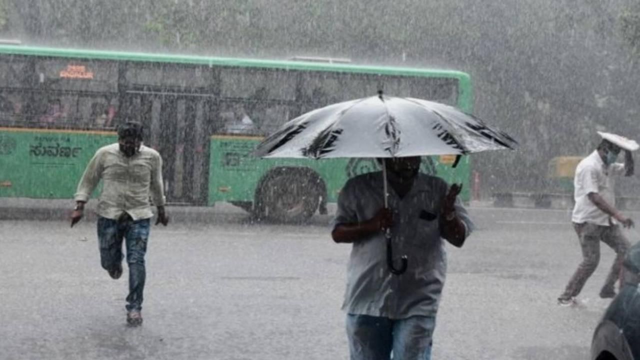 Bengaluru Rain: ಬೆಂಗಳೂರು ಮಹಾನಗರದ ಹಲವೆಡೆ ಧಾರಾಕಾರ ಮಳೆ