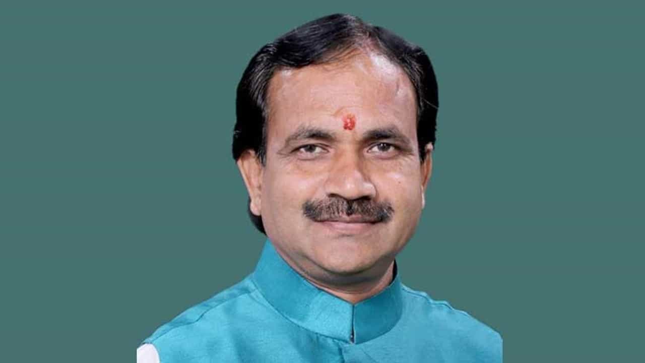ನೀವು ಕೇಂದ್ರ ಸಚಿವರಾಗಿ ಏನು ಪ್ರಯೋಜನ: ಭಗವಂತ ಖೂಬಾಗೆ ರೈತನ ಪ್ರಶ್ನೆ ನೀವು ಕೇಂದ್ರ ಸಚಿವರಾಗಿ ಏನು ಪ್ರಯೋಜನ: ಭಗವಂತ ಖೂಬಾಗೆ ರೈತನ ಪ್ರಶ್ನೆ