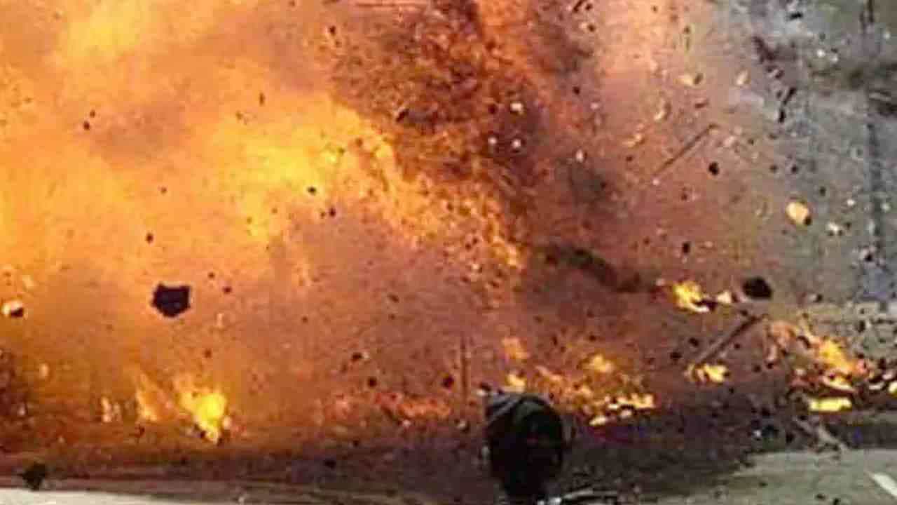 Chhattisgarh Blast: ರಾಯ್ಪುರ ರೈಲ್ವೆ ಸ್ಟೇಶನ್ನಲ್ಲಿ ಸ್ಫೋಟ; ಸಿಆರ್ಪಿಎಫ್ನ ಆರು ಯೋಧರಿಗೆ ತೀವ್ರ ಗಾಯ Chhattisgarh Blast: ರಾಯ್ಪುರ ರೈಲ್ವೆ ಸ್ಟೇಶನ್ನಲ್ಲಿ ಸ್ಫೋಟ; ಸಿಆರ್ಪಿಎಫ್ನ ಆರು ಯೋಧರಿಗೆ ತೀವ್ರ ಗಾಯ