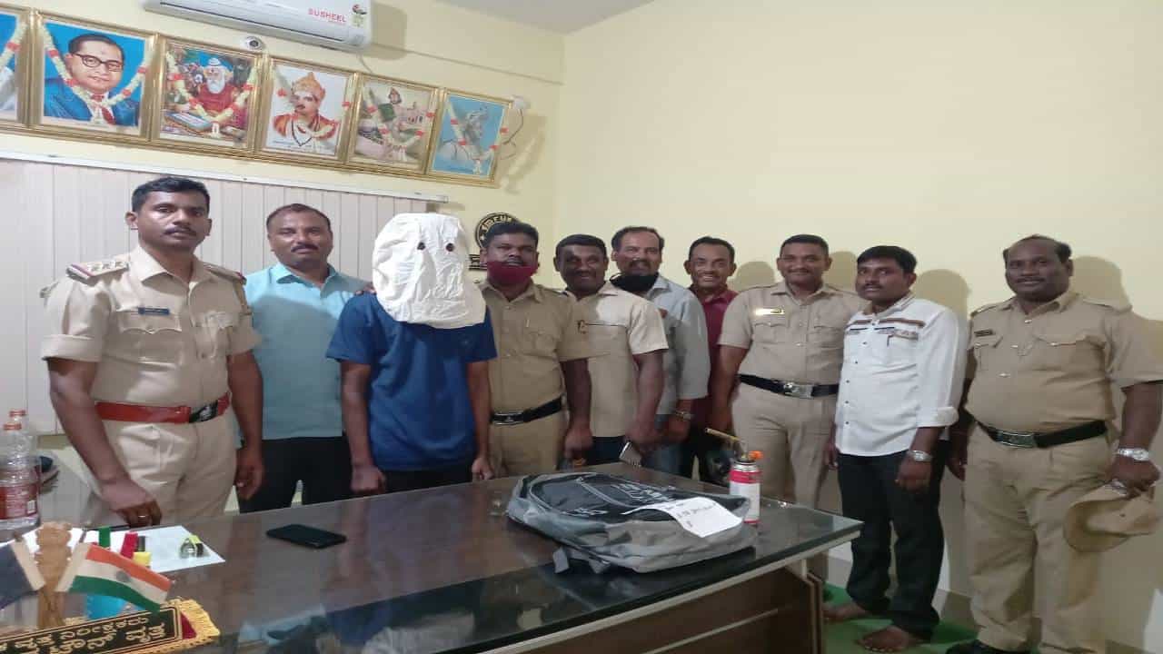 ಎಲೆಕ್ಟ್ರಾನಿಕ್ಸ್ ಅಂಗಡಿಗೆ ಬೆಂಕಿ: 24 ಗಂಟೆಗಳಲ್ಲಿ ಕ್ಯಾಷಿಯರ್ ಅರೆಸ್ಟ್, ಉದ್ದೇಶ ಏನು ಗೊತ್ತಾ!? ಎಲೆಕ್ಟ್ರಾನಿಕ್ಸ್ ಅಂಗಡಿಗೆ ಬೆಂಕಿ: 24 ಗಂಟೆಗಳಲ್ಲಿ ಕ್ಯಾಷಿಯರ್ ಅರೆಸ್ಟ್, ಉದ್ದೇಶ ಏನು ಗೊತ್ತಾ!?