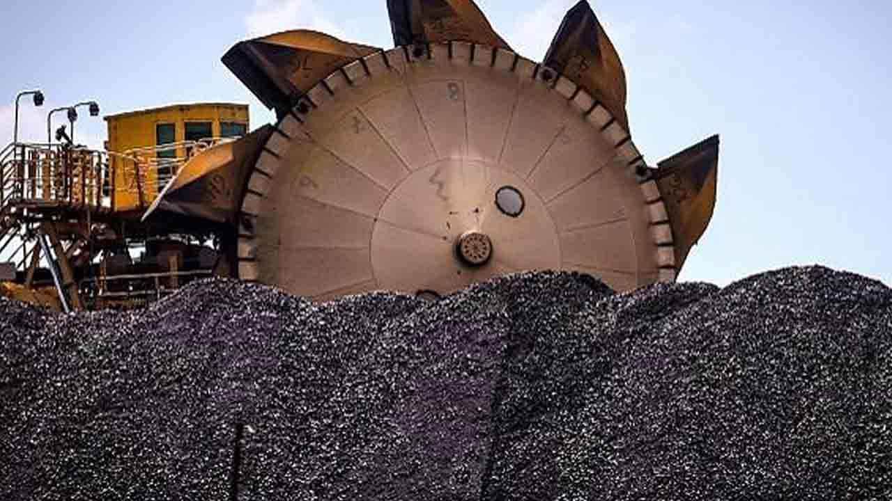 Coal Shortage Crisis: ಕಲ್ಲಿದ್ದಲು ಕೊರತೆ ನಿವಾರಿಸಲು 'ಕ್ಯಾಪ್ಟಿವ್ ಮೈನ್ಸ್'ಗಳಿಗೆ ಮುಕ್ತ ಮಾರುಕಟ್ಟೆಯಲ್ಲಿ ಮಾರಾಟಕ್ಕೆ ಅವಕಾಶ Coal Shortage Crisis: ಕಲ್ಲಿದ್ದಲು ಕೊರತೆ ನಿವಾರಿಸಲು 'ಕ್ಯಾಪ್ಟಿವ್ ಮೈನ್ಸ್'ಗಳಿಗೆ ಮುಕ್ತ ಮಾರುಕಟ್ಟೆಯಲ್ಲಿ ಮಾರಾಟಕ್ಕೆ ಅವಕಾಶ