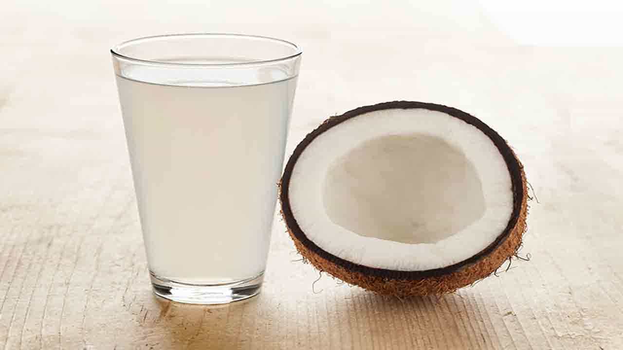 Coconut Water: ತೆಂಗಿನ ನೀರಿನ ಆರೋಗ್ಯ ಪ್ರಯೋಜನಗಳನ್ನು ತಿಳಿದ್ರೆ ನಿಜವಾಗಿಯೂ ಆಶ್ಚರ್ಯವಾಗುತ್ತೆ Coconut Water: ತೆಂಗಿನ ನೀರಿನ ಆರೋಗ್ಯ ಪ್ರಯೋಜನಗಳನ್ನು ತಿಳಿದ್ರೆ ನಿಜವಾಗಿಯೂ ಆಶ್ಚರ್ಯವಾಗುತ್ತೆ