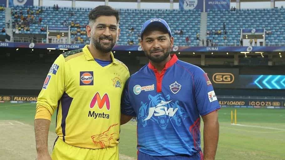 ಐಪಿಎಲ್ -2021 ರಲ್ಲಿ ಇಂದಿನಿಂದ ಪ್ಲೇಆಫ್ ಪಂದ್ಯಗಳು ಆರಂಭವಾಗುತ್ತಿವೆ. ಮೊದಲ ಕ್ವಾಲಿಫೈಯರ್ನಲ್ಲಿ, ಮೂರು ಬಾರಿ ವಿಜೇತರಾದ ಚೆನ್ನೈ ಸೂಪರ್ ಕಿಂಗ್ಸ್ ತಮ್ಮ ಚೊಚ್ಚಲ ಐಪಿಎಲ್ ಪ್ರಶಸ್ತಿಗಾಗಿ ದೆಹಲಿ ಕ್ಯಾಪಿಟಲ್ಸ್ ಅನ್ನು ಎದುರಿಸುತ್ತಿದೆ. ಈ ಪಂದ್ಯವನ್ನು ಗೆಲ್ಲುವ ತಂಡವು ನೇರವಾಗಿ ಫೈನಲ್ ತಲುಪುತ್ತದೆ ಆದರೆ ಸೋತ ತಂಡಕ್ಕೆ ಮಾರ್ಗವನ್ನು ಮುಚ್ಚಲಾಗುವುದಿಲ್ಲ. ಎರಡನೇ ಕ್ವಾಲಿಫೈಯರ್ನಲ್ಲಿ ಎಲಿಮಿನೇಟರ್ ಪಂದ್ಯವನ್ನು ಗೆದ್ದ ನಂತರ ಬರುವ ತಂಡವನ್ನು ಈ ತಂಡ ಎದುರಿಸಲಿದೆ. ದೆಹಲಿ ಮತ್ತು ಚೆನ್ನೈ ನಡುವಿನ ಪಂದ್ಯವು ದುಬೈ ಅಂತರಾಷ್ಟ್ರೀಯ ಕ್ರಿಕೆಟ್ ಕ್ರೀಡಾಂಗಣದಲ್ಲಿ ನಡೆಯಲಿದೆ. ಈ ಪಂದ್ಯಕ್ಕೂ ಮೊದಲು ಎರಡು ತಂಡಗಳ ನಡುವಿನ ಹಿಂದಿನ ಪಂದ್ಯಗಳ ಅಂಕಿಅಂಶಗಳನ್ನು ನೋಡೋಣ.