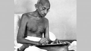 Gandhi Jayanti: ಮಹಾತ್ಮ ಗಾಂಧೀಜಿಯ 10 ಅಪರೂಪದ ಚಿತ್ರಣಗಳು ನಿಮಗಾಗಿ