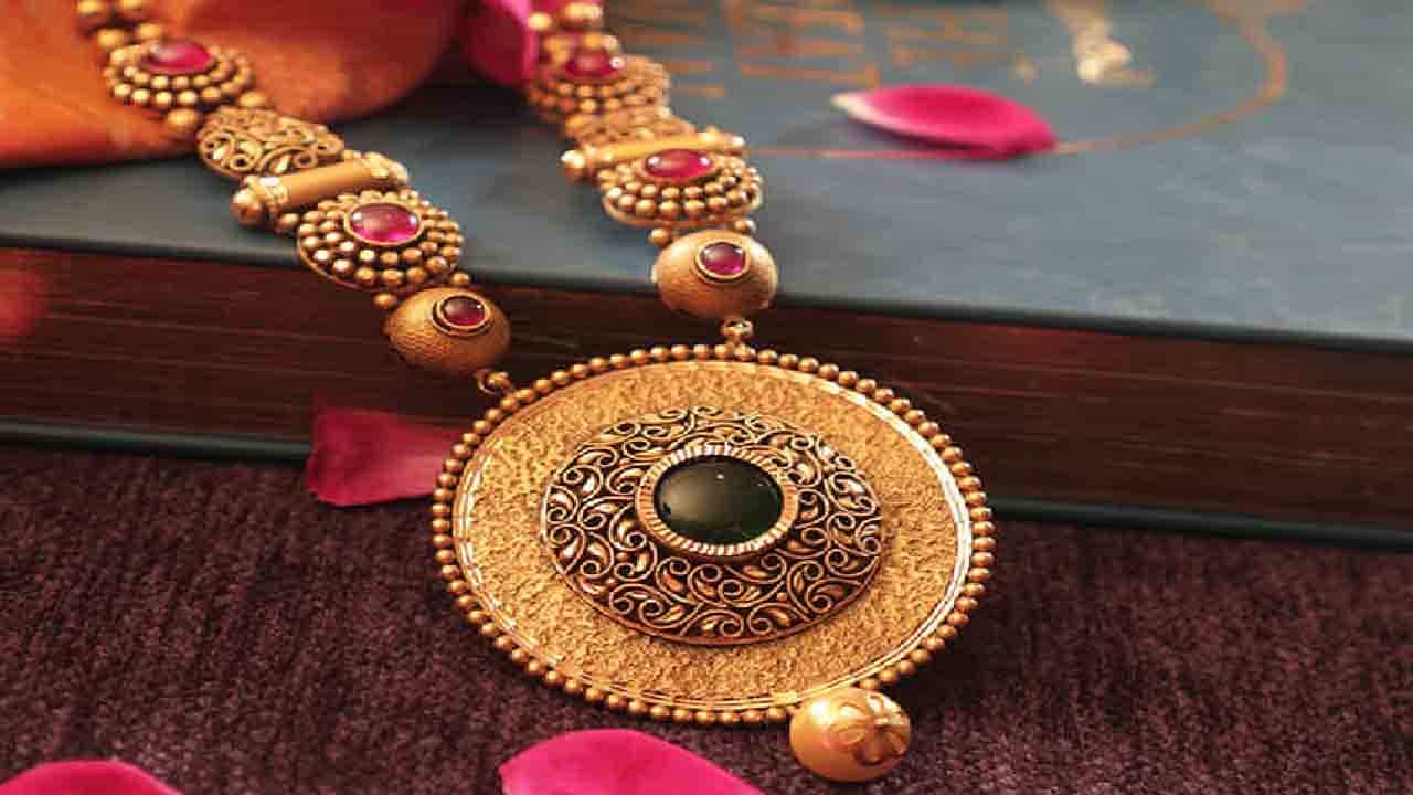 Gold Rate: ಚಿನ್ನ, ಬೆಳ್ಳಿ ಬೆಲೆಯಲ್ಲಿ ಭಾರೀ ಇಳಿಕೆ; ಆಭರಣ ಖರೀದಿಸುವ ಬಯಕೆ ಇದ್ದರೆ ದರ ವಿವರ ಪರಿಶೀಲಿಸಿ