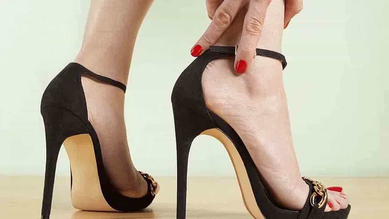 High Heels Side Effects: ನಿಮಗೆ ಹೈ ಹೀಲ್ಸ್ ಧರಿಸೋದು ಇಷ್ಟಾನಾ? ಆರೋಗ್ಯ ತೊಂದರೆಗಳಾಗಬಹುದು ಎಚ್ಚರ! High Heels Side Effects: ನಿಮಗೆ ಹೈ ಹೀಲ್ಸ್ ಧರಿಸೋದು ಇಷ್ಟಾನಾ? ಆರೋಗ್ಯ ತೊಂದರೆಗಳಾಗಬಹುದು ಎಚ್ಚರ!