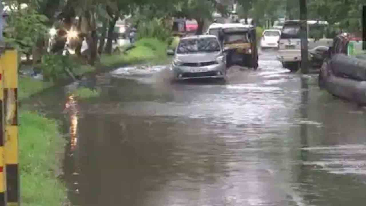 Kerala Rain Updates: ಕೇರಳದಲ್ಲಿ ಧಾರಾಕಾರ ಮಳೆ; ಇದುವರೆಗೆ 18 ಮಂದಿ ಸಾವು, ಸೇನೆಯಿಂದ ಸಹಾಯಬೇಕೆಂದ ಪಿಣರಾಯಿ ವಿಜಯನ್ Kerala Rain Updates: ಕೇರಳದಲ್ಲಿ ಧಾರಾಕಾರ ಮಳೆ; ಇದುವರೆಗೆ 18 ಮಂದಿ ಸಾವು, ಸೇನೆಯಿಂದ ಸಹಾಯಬೇಕೆಂದ ಪಿಣರಾಯಿ ವಿಜಯನ್