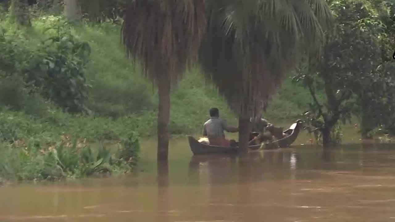 Kerala floods ಕೇರಳದಲ್ಲಿ ಪ್ರವಾಹ ಸಂಕಷ್ಟದಲ್ಲಿರುವ ಜನರಿಗೆ ಎಲ್ಲ ರೀತಿಯ ಸಹಾಯ ಮಾಡಲು ಕೇಂದ್ರ ಸಿದ್ಧ: ಅಮಿತ್ ಶಾ ಭರವಸೆ