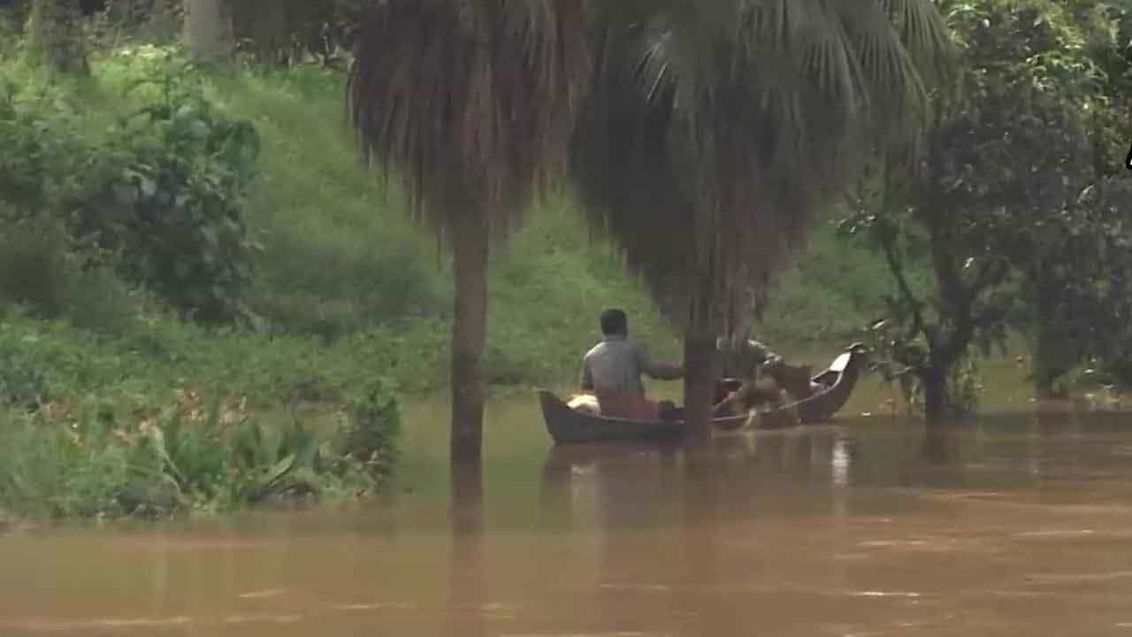 Kerala rains: ಕೇರಳದಲ್ಲಿ ಭಾರೀ ಮಳೆಯಿಂದಾಗಿ 39 ಸಾವು, ಪುನರ್ವತಿ ಶಿಬಿರಗಳಲ್ಲಿವೆ 3851 ಕುಟುಂಬಗಳು: ಪಿಣರಾಯಿ ವಿಜಯನ್ Kerala rains: ಕೇರಳದಲ್ಲಿ ಭಾರೀ ಮಳೆಯಿಂದಾಗಿ 39 ಸಾವು, ಪುನರ್ವತಿ ಶಿಬಿರಗಳಲ್ಲಿವೆ 3851 ಕುಟುಂಬಗಳು: ಪಿಣರಾಯಿ ವಿಜಯನ್