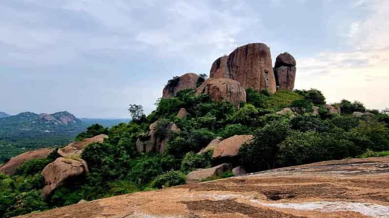 ರಾಮನಗರದ ಕೂಟಗಲ್ ಬೆಟ್ಟದಲ್ಲಿ ಅಕ್ರಮ ಹಣ ವಸೂಲಿ: ಸರ್ಕಾರಿ ನಿಯಮಕ್ಕಿಲ್ಲ ಬೆಲೆ ರಾಮನಗರದ ಕೂಟಗಲ್ ಬೆಟ್ಟದಲ್ಲಿ ಅಕ್ರಮ ಹಣ ವಸೂಲಿ: ಸರ್ಕಾರಿ ನಿಯಮಕ್ಕಿಲ್ಲ ಬೆಲೆ