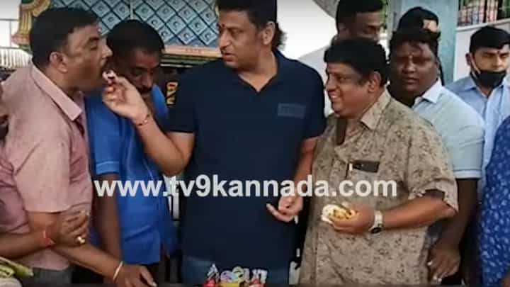 ಸಲಗ ನಿರ್ಮಾಪಕ ಕೆ.ಪಿ. ಶ್ರೀಕಾಂತ್ಗೆ ಬರ್ತ್ಡೇ ಸಂಭ್ರಮ ಸಲಗ ನಿರ್ಮಾಪಕ ಕೆ.ಪಿ. ಶ್ರೀಕಾಂತ್ಗೆ ಬರ್ತ್ಡೇ ಸಂಭ್ರಮ