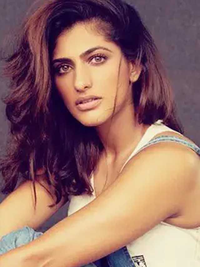 Kubra Sait Web4