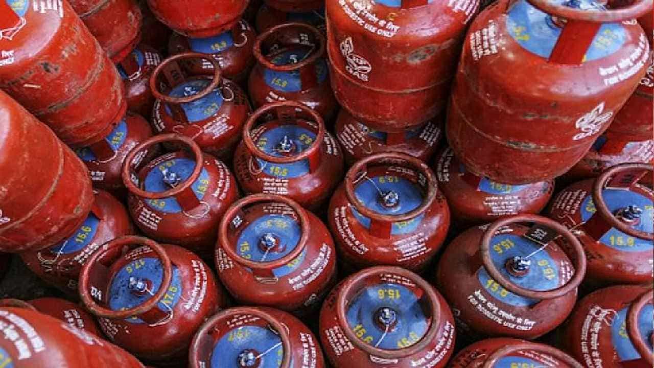 LPG Subsidy: ದುರ್ಬಲ ವರ್ಗದ ಜನರಿಗೆ ಮಾತ್ರ ಎಲ್​ಪಿಜಿ ಸಬ್ಸಿಡಿ ಒದಗಿಸಲು ಸರ್ಕಾರದ ಚಿಂತನೆ ಎನ್ನುತ್ತಿವೆ ಮೂಲಗಳು