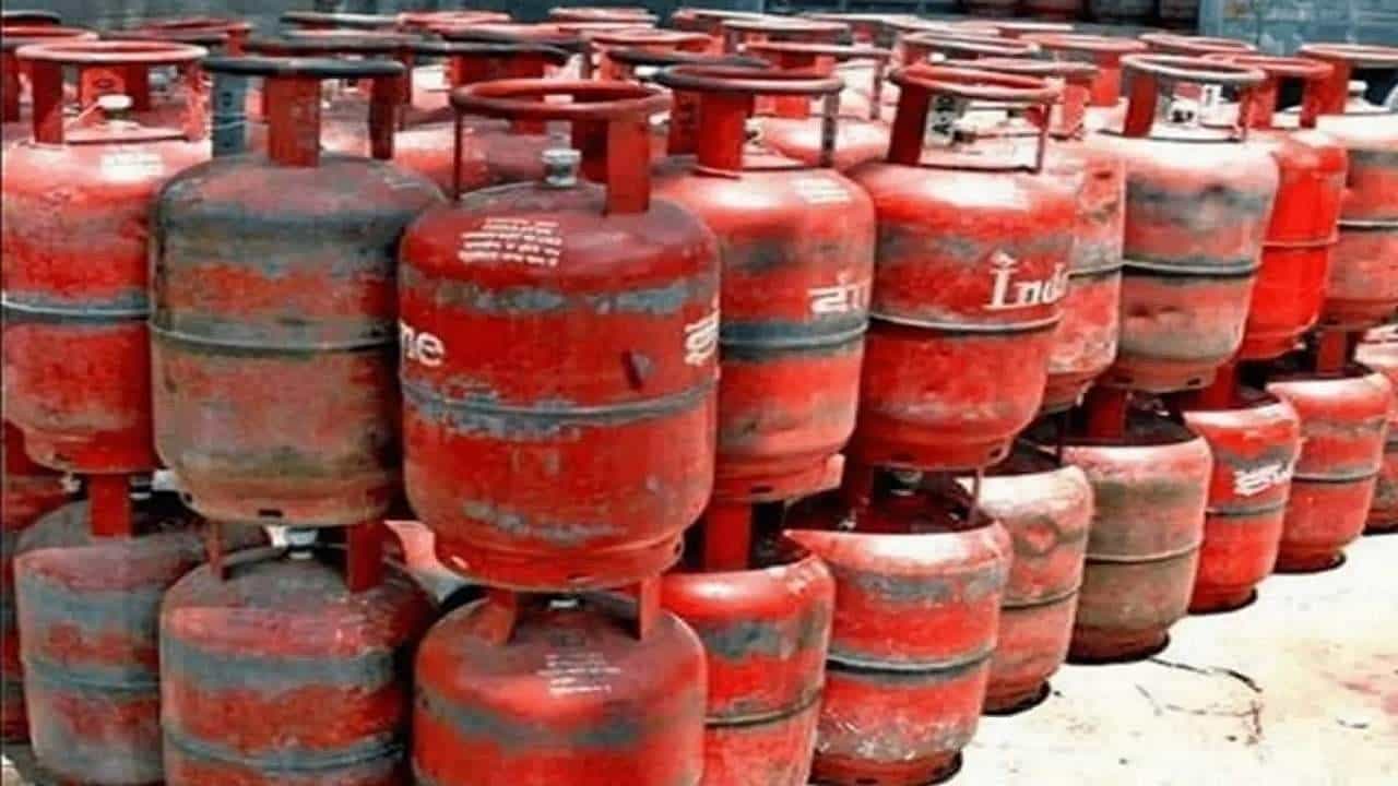 LPG Gas Cylinder Price: ಗ್ಯಾಸ್ ಸಿಲಿಂಡರ್ ಬೆಲೆ ದೆಹಲಿಯಲ್ಲಿ 43.5 ರೂಪಾಯಿ ಏರಿಕೆ; ನಿಮ್ಮ ನಗರದಲ್ಲಿ ಎಷ್ಟು? LPG Gas Cylinder Price: ಗ್ಯಾಸ್ ಸಿಲಿಂಡರ್ ಬೆಲೆ ದೆಹಲಿಯಲ್ಲಿ 43.5 ರೂಪಾಯಿ ಏರಿಕೆ; ನಿಮ್ಮ ನಗರದಲ್ಲಿ ಎಷ್ಟು?