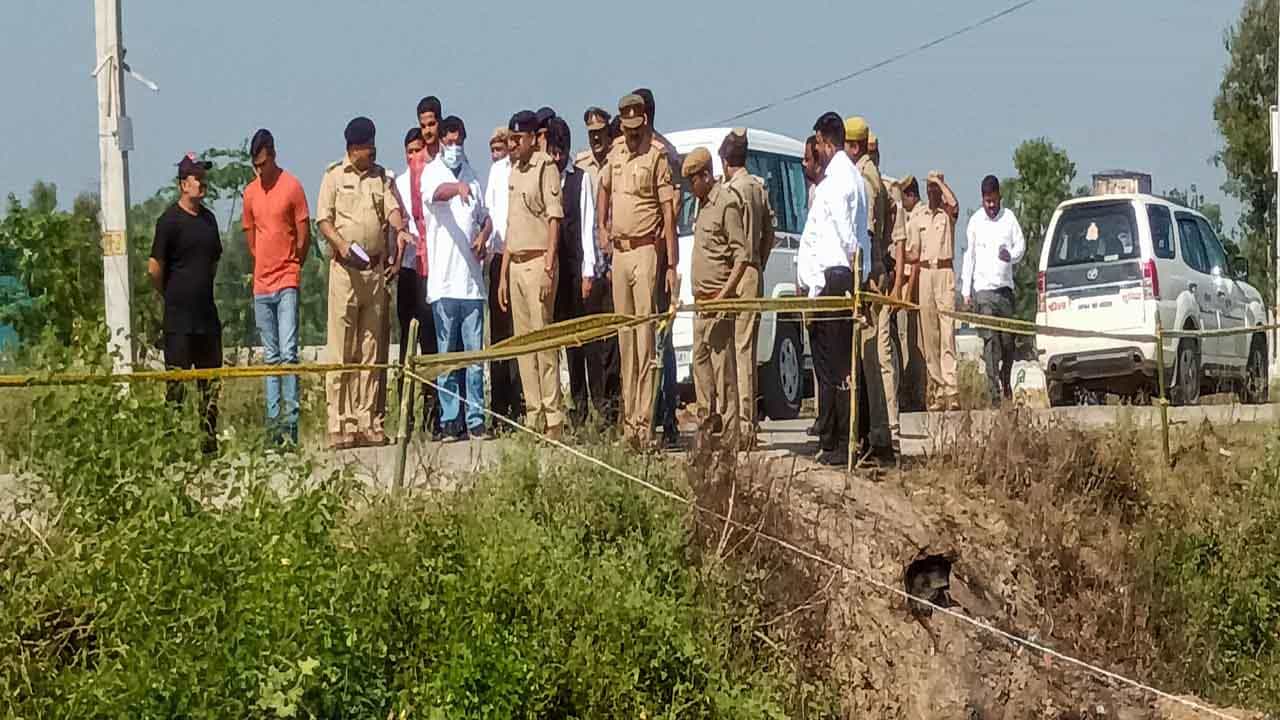 Lakhimpur Kheri ಲಖಿಂಪುರ್ ಖೇರಿ ರೈತರ ಹತ್ಯೆ: ಅಪರಾಧದ ದೃಶ್ಯವನ್ನು ಮರುಸೃಷ್ಟಿಸಲು ಸಚಿವರ ಮಗನನ್ನು ಸ್ಥಳಕ್ಕೆ ಕರೆದೊಯ್ದ ಪೊಲೀಸ್ Lakhimpur Kheri ಲಖಿಂಪುರ್ ಖೇರಿ ರೈತರ ಹತ್ಯೆ: ಅಪರಾಧದ ದೃಶ್ಯವನ್ನು ಮರುಸೃಷ್ಟಿಸಲು ಸಚಿವರ ಮಗನನ್ನು ಸ್ಥಳಕ್ಕೆ ಕರೆದೊಯ್ದ ಪೊಲೀಸ್