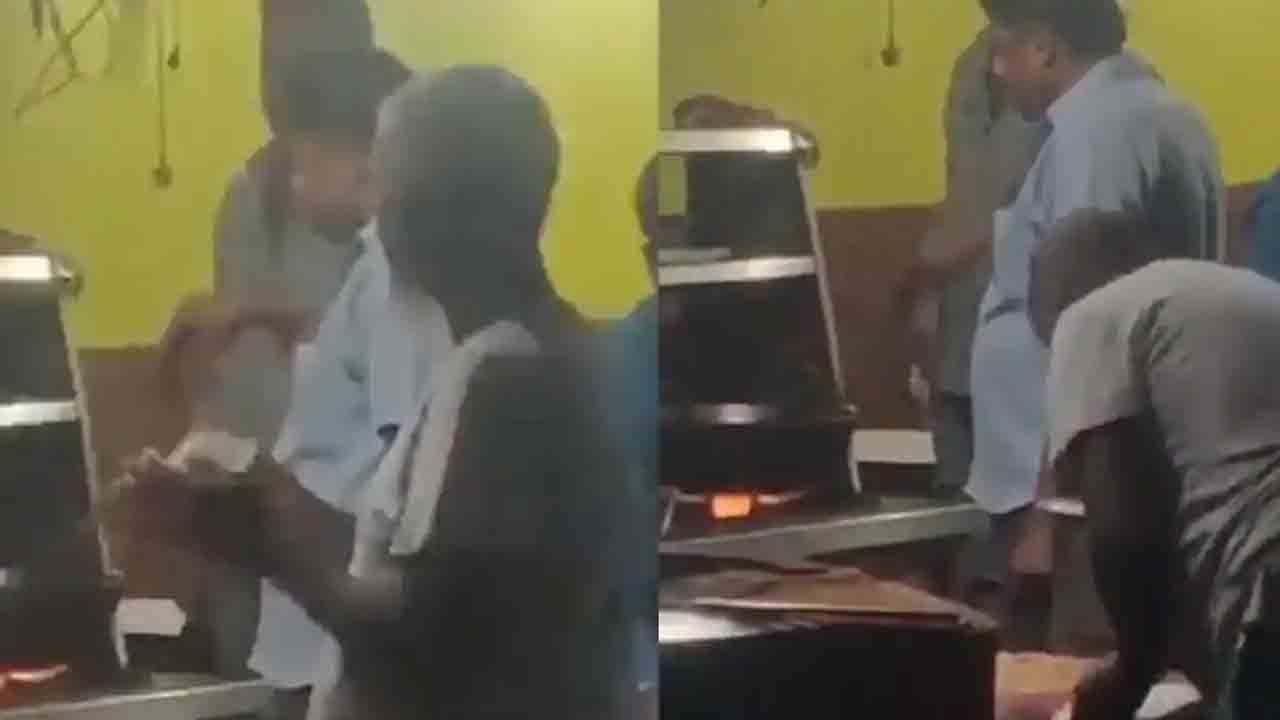 Shocking Video: ಡಾಬಾದಲ್ಲಿ ಎಣ್ಣೆ, ನೀರಿನ ಬದಲಿಗೆ ಉಗುಳುತ್ತ ತಂದೂರಿ ರೋಟಿ ತಯಾರಿಸುತ್ತಿದ್ದ ಕೆಲಸಗಾರ ಅರೆಸ್ಟ್! Shocking Video: ಡಾಬಾದಲ್ಲಿ ಎಣ್ಣೆ, ನೀರಿನ ಬದಲಿಗೆ ಉಗುಳುತ್ತ ತಂದೂರಿ ರೋಟಿ ತಯಾರಿಸುತ್ತಿದ್ದ ಕೆಲಸಗಾರ ಅರೆಸ್ಟ್!