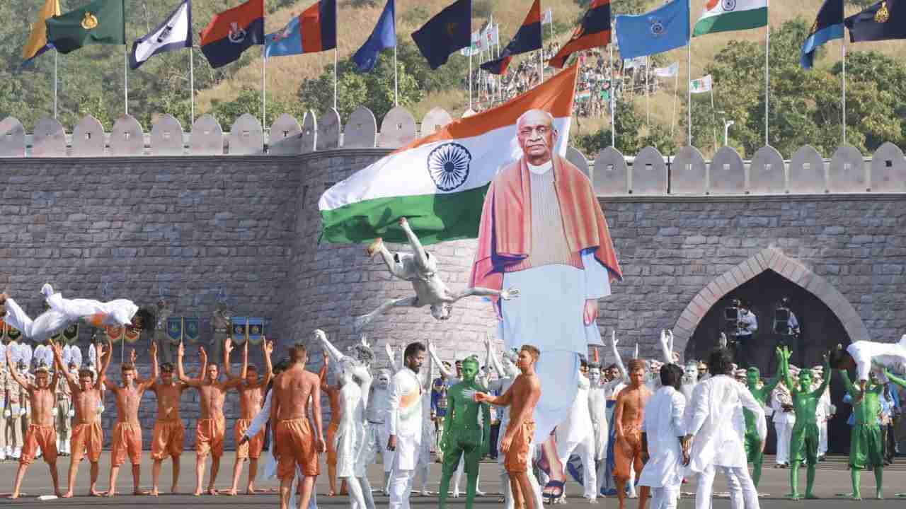 National Unity Day 2021: ರಾಷ್ಟ್ರೀಯ ಏಕತಾ ದಿವಸ್​​ ಆಚರಣೆ; ಸರ್ದಾರ್​ ವಲ್ಲಭಭಾಯಿ ಪಟೇಲ್​ ಪ್ರತಿಮೆಗೆ ಅಮಿತ್​ ಶಾರಿಂದ ಮಾಲಾರ್ಪಣೆ