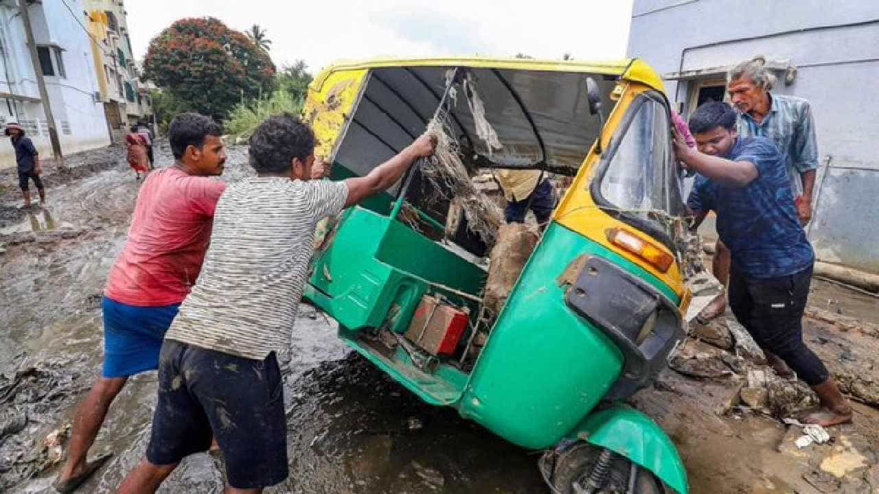 Karnataka Weather Today: ಬೆಂಗಳೂರು ಸೇರಿ ರಾಜ್ಯಾದ್ಯಂತ 3 ದಿನ ಭಾರೀ ಮಳೆ; 19 ಜಿಲ್ಲೆಗಳಲ್ಲಿ ಹಳದಿ ಅಲರ್ಟ್ ಘೋಷಣೆ Karnataka Weather Today: ಬೆಂಗಳೂರು ಸೇರಿ ರಾಜ್ಯಾದ್ಯಂತ 3 ದಿನ ಭಾರೀ ಮಳೆ; 19 ಜಿಲ್ಲೆಗಳಲ್ಲಿ ಹಳದಿ ಅಲರ್ಟ್ ಘೋಷಣೆ
