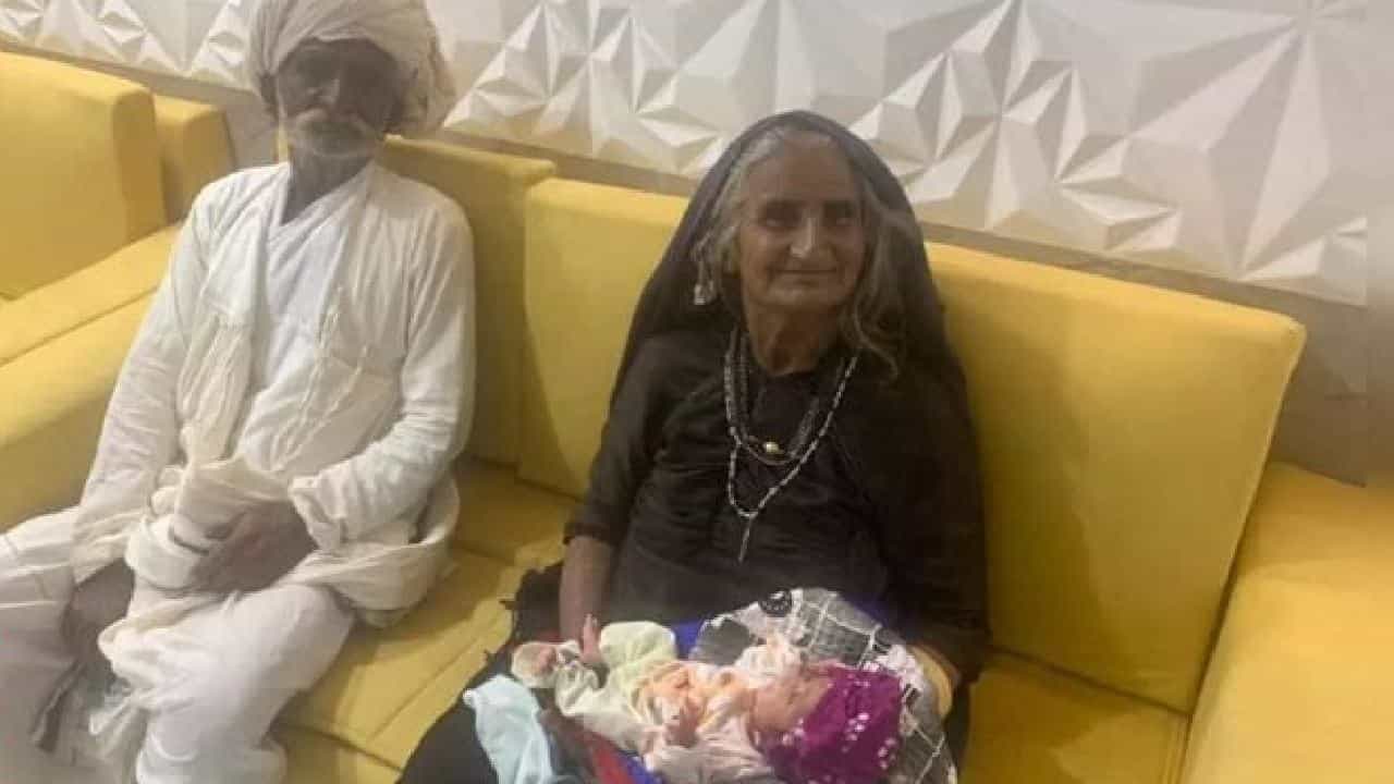 Shocking News: 70ನೇ ವಯಸ್ಸಿನಲ್ಲಿ ಮೊದಲ ಮಗುವಿಗೆ ಜನ್ಮ ನೀಡಿದ ಗುಜರಾತ್ನ ವೃದ್ಧೆ! Shocking News: 70ನೇ ವಯಸ್ಸಿನಲ್ಲಿ ಮೊದಲ ಮಗುವಿಗೆ ಜನ್ಮ ನೀಡಿದ ಗುಜರಾತ್ನ ವೃದ್ಧೆ!