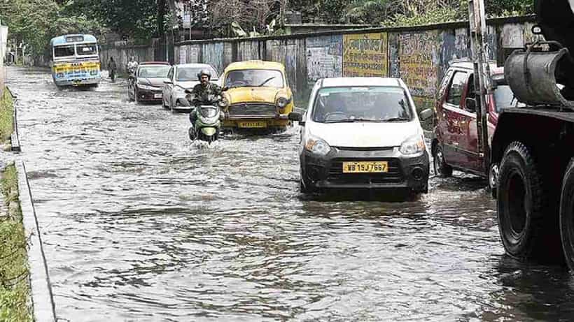 Bangalore Rain: ಬೆಂಗಳೂರಿನಲ್ಲಿ ರಾತ್ರಿಯಿಡೀ ಸುರಿದ ಮಳೆಗೆ ನದಿಯಂತಾದ ರಸ್ತೆಗಳು; ಜನಜೀವನ ಅಸ್ತವ್ಯಸ್ತ