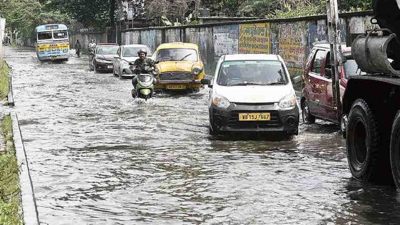 Bangalore Rain: ಬೆಂಗಳೂರಿನಲ್ಲಿ ರಾತ್ರಿಯಿಡೀ ಸುರಿದ ಮಳೆಗೆ ನದಿಯಂತಾದ ರಸ್ತೆಗಳು; ಜನಜೀವನ ಅಸ್ತವ್ಯಸ್ತ