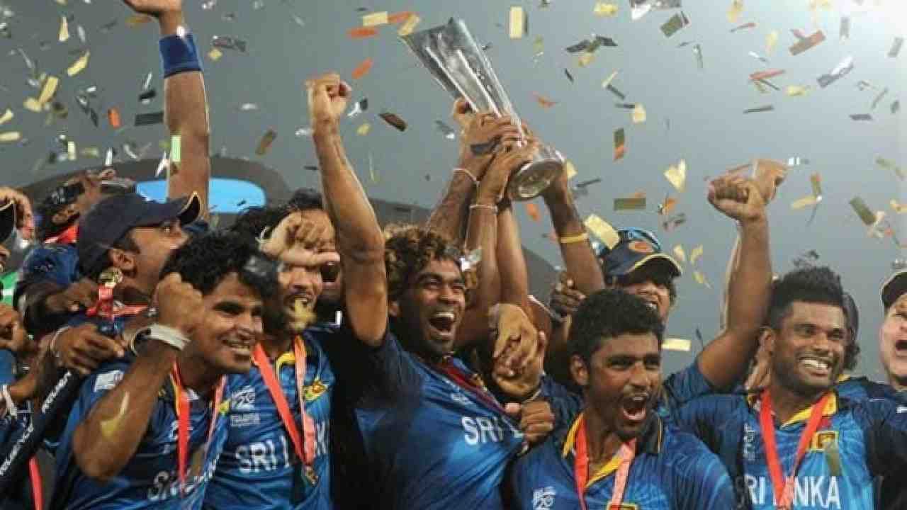2014ರ ವಿನ್ನರ್: ಬಾಂಗ್ಲಾದೇಶದಲ್ಲಿ ನಡೆದ 5ನೇ ಟಿ20 ವಿಶ್ವಕಪ್​ನಲ್ಲಿ ಚಾಂಪಿಯನ್ ಪಟ್ಟ ಅಲಂಕರಿಸುವ ಮೂಲಕ ಶ್ರೀಲಂಕಾ ಚೊಚ್ಚಲ ಬಾರಿ  ಟಿ20 ವಿಶ್ವಕಪ್​ ಕಿರೀಟ ಅಲಂಕರಿಸಿತು.