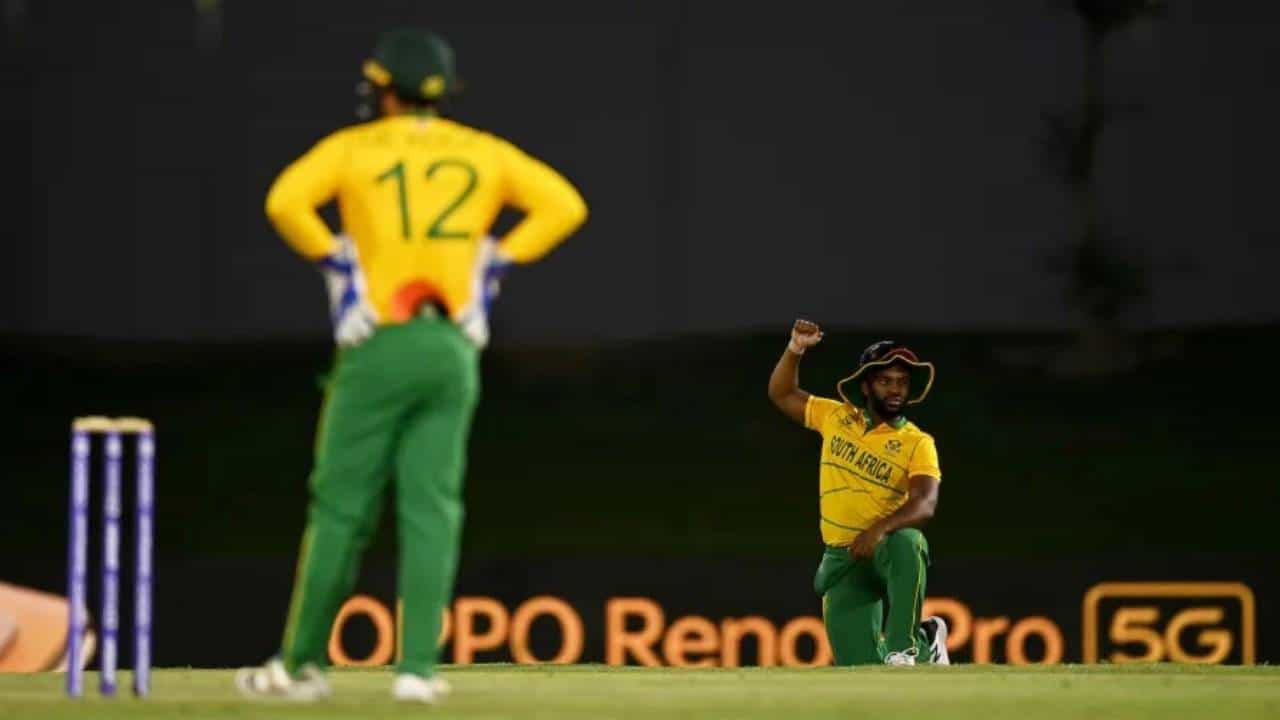 Quinton de Kock: ಮಂಡಿಯೂರಲು ನಿರಾಕರಿಸಿ ತಂಡದಿಂದ ಹೊರಗುಳಿದ ಡಿಕಾಕ್ Quinton de Kock: ಮಂಡಿಯೂರಲು ನಿರಾಕರಿಸಿ ತಂಡದಿಂದ ಹೊರಗುಳಿದ ಡಿಕಾಕ್
