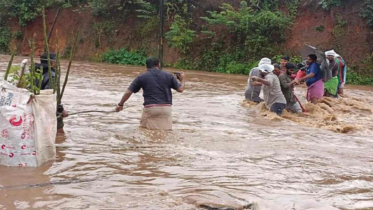 Karnataka Weather Today: ಬೆಂಗಳೂರು, ತುಮಕೂರು, ಕೋಲಾರದಲ್ಲಿ ಇಂದು ಭಾರೀ ಮಳೆ; ಕರ್ನಾಟಕಕ್ಕೆ ಅ. 25ಕ್ಕೆ ಹಿಂಗಾರು ಪ್ರವೇಶ Karnataka Weather Today: ಬೆಂಗಳೂರು, ತುಮಕೂರು, ಕೋಲಾರದಲ್ಲಿ ಇಂದು ಭಾರೀ ಮಳೆ; ಕರ್ನಾಟಕಕ್ಕೆ ಅ. 25ಕ್ಕೆ ಹಿಂಗಾರು ಪ್ರವೇಶ