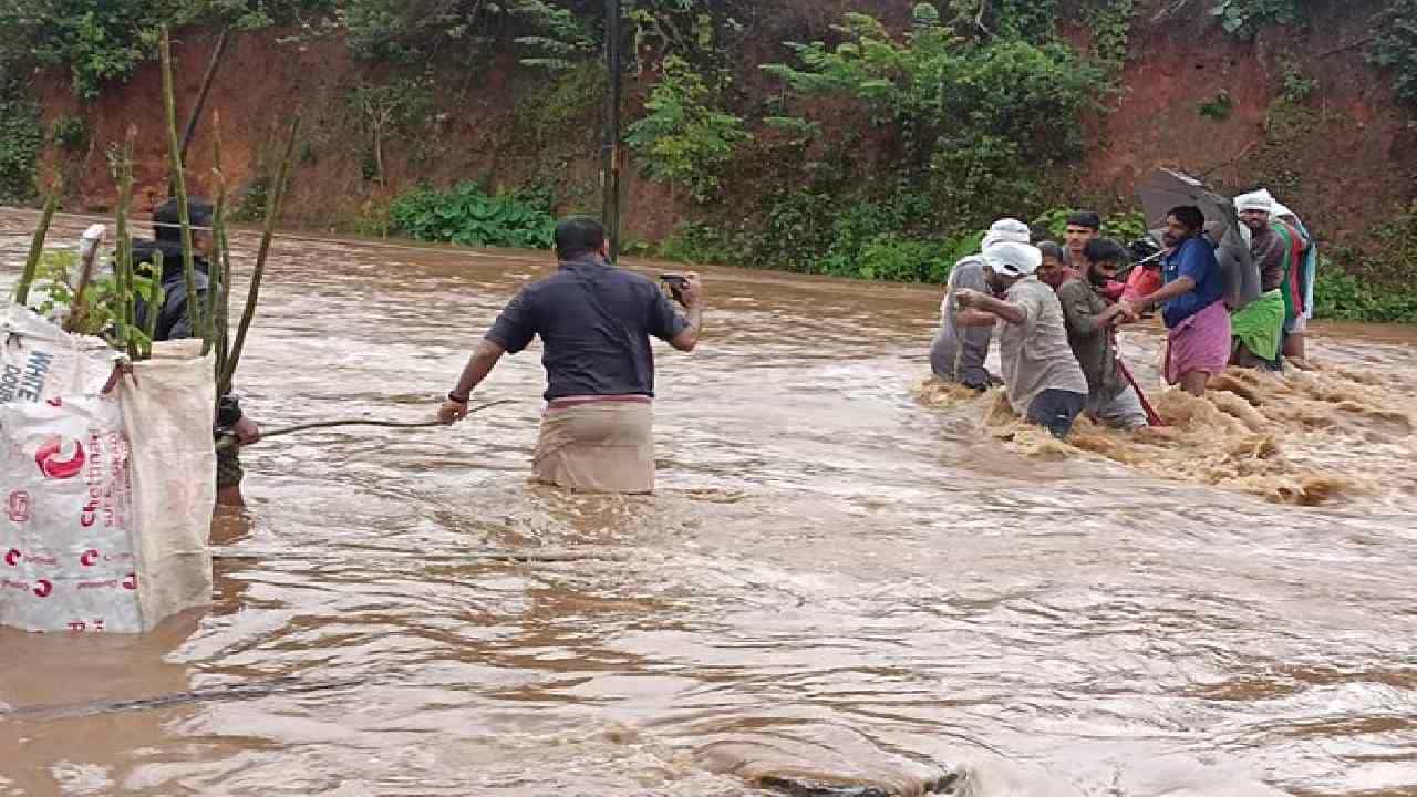 Karnataka Weather Today: ಬೆಂಗಳೂರು, ತುಮಕೂರು, ಕೋಲಾರದಲ್ಲಿ ಇಂದು ಭಾರೀ ಮಳೆ; ಕರ್ನಾಟಕಕ್ಕೆ ಅ. 25ಕ್ಕೆ ಹಿಂಗಾರು ಪ್ರವೇಶ Karnataka Weather Today: ಬೆಂಗಳೂರು, ತುಮಕೂರು, ಕೋಲಾರದಲ್ಲಿ ಇಂದು ಭಾರೀ ಮಳೆ; ಕರ್ನಾಟಕಕ್ಕೆ ಅ. 25ಕ್ಕೆ ಹಿಂಗಾರು ಪ್ರವೇಶ