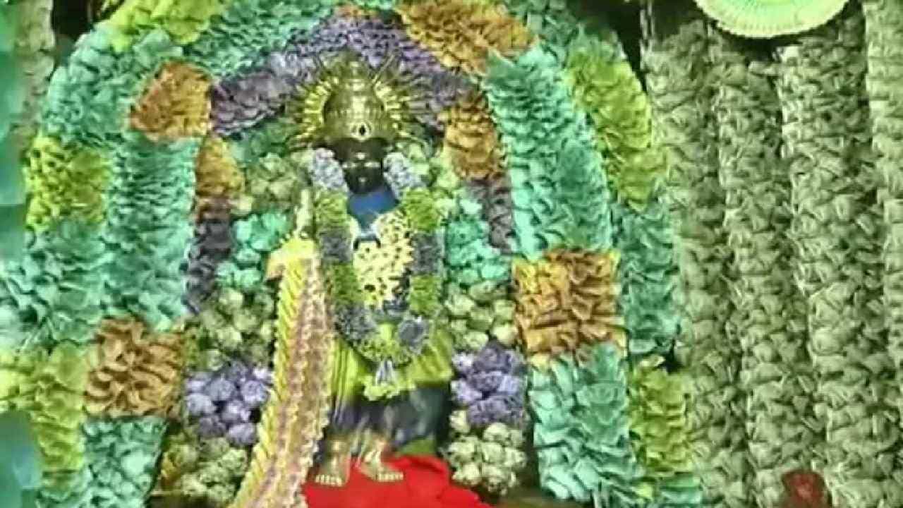 Dasara 2021: ದಸರಾ ಪ್ರಯುಕ್ತ 5 ಕೋಟಿ ರೂ. ನೋಟುಗಳಿಂದಲೇ ನೆಲ್ಲೂರಿನ ದೇವಸ್ಥಾನದ ಅಲಂಕಾರ Dasara 2021: ದಸರಾ ಪ್ರಯುಕ್ತ 5 ಕೋಟಿ ರೂ. ನೋಟುಗಳಿಂದಲೇ ನೆಲ್ಲೂರಿನ ದೇವಸ್ಥಾನದ ಅಲಂಕಾರ
