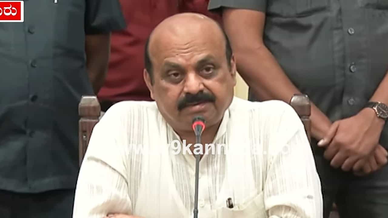 ಮತಾಂತರ ಕಾಯ್ದೆ ಜಾರಿ ವಿಚಾರ ಚರ್ಚಿಸಲು ಸಿಎಂ ಬೊಮ್ಮಾಯಿ ಭೇಟಿಗೆ ಆಗಮಿಸಿದ ಶ್ರೀಗಳ ನಿಯೋಗ