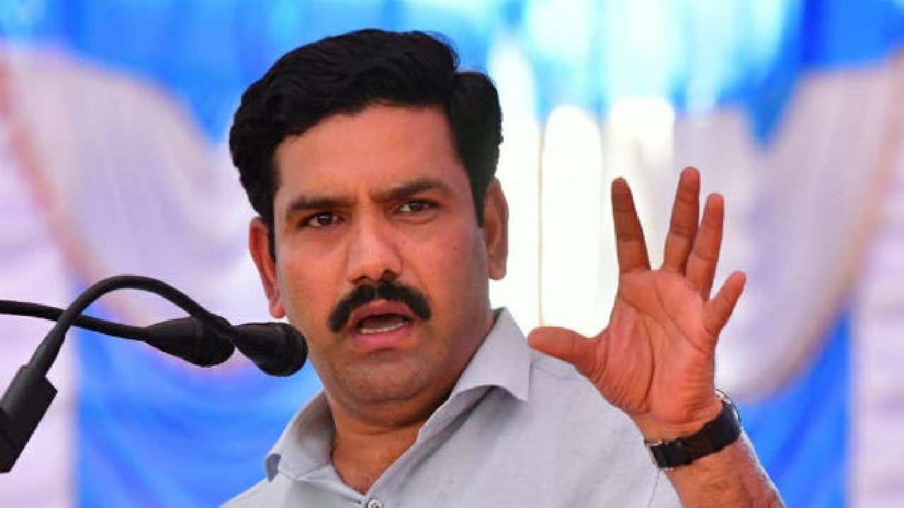 Karnataka Bypolls 2021: ಕೊನೆಗೂ ಹಾನಗಲ್ ಉಪಚುನಾವಣೆ ಬಿಜೆಪಿ ಉಸ್ತುವಾರಿ ಪಟ್ಟಿಗೆ ಬಿವೈ ವಿಜಯೇಂದ್ರ ಸೇರ್ಪಡೆ Karnataka Bypolls 2021: ಕೊನೆಗೂ ಹಾನಗಲ್ ಉಪಚುನಾವಣೆ ಬಿಜೆಪಿ ಉಸ್ತುವಾರಿ ಪಟ್ಟಿಗೆ ಬಿವೈ ವಿಜಯೇಂದ್ರ ಸೇರ್ಪಡೆ