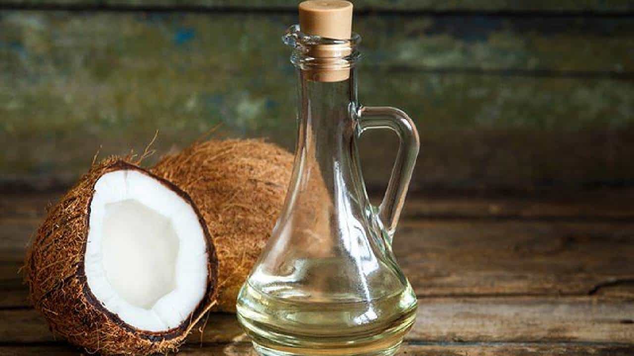 Coconut Benefits: ಹೊಳೆಯುವ ಚರ್ಮಕ್ಕೆ ತೆಂಗಿನಕಾಯಿಯಿಂದ ಏನೆಲ್ಲ ಉಪಯೋಗವಿದೆ ಗೊತ್ತಾ? Coconut Benefits: ಹೊಳೆಯುವ ಚರ್ಮಕ್ಕೆ ತೆಂಗಿನಕಾಯಿಯಿಂದ ಏನೆಲ್ಲ ಉಪಯೋಗವಿದೆ ಗೊತ್ತಾ?