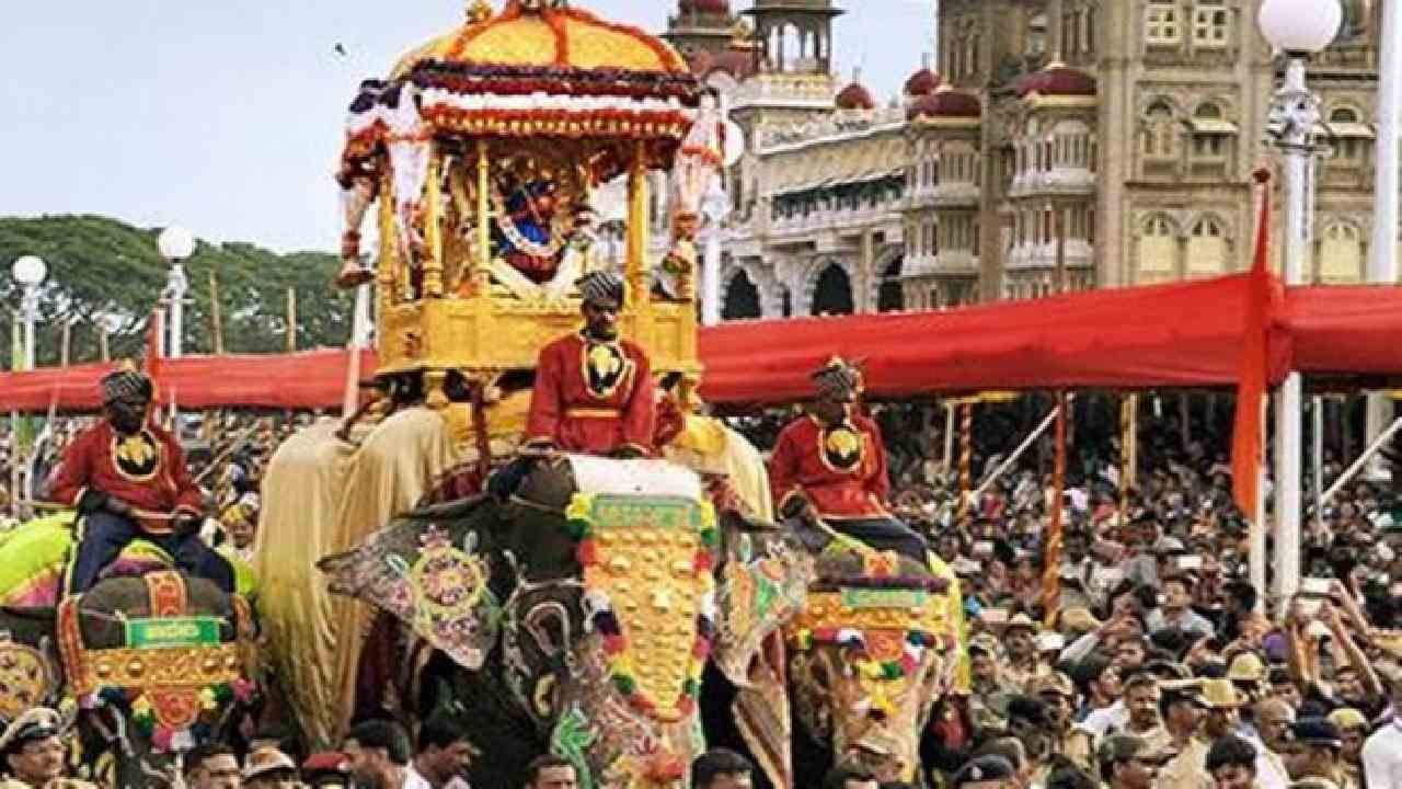 Jamboo Savari 2021: ಮೈಸೂರು ಅರಮನೆಯಲ್ಲಿ ವಿಜಯದಶಮಿ ಸಂಭ್ರಮ; ಇಂದು ಸಂಜೆ ಐತಿಹಾಸಿಕ ದಸರಾ ಜಂಬೂಸವಾರಿ